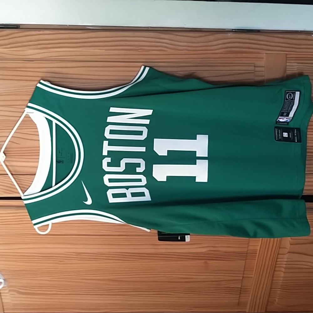 Kyrie Irving, XL, Nike, Vintage Basketball Jersey, NWT.